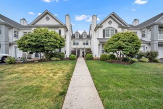305 CROSSROADS DR, Warwick, PA 18974