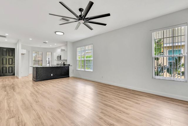 5035 LAKESCENE PLACE, Sarasota, FL 34243