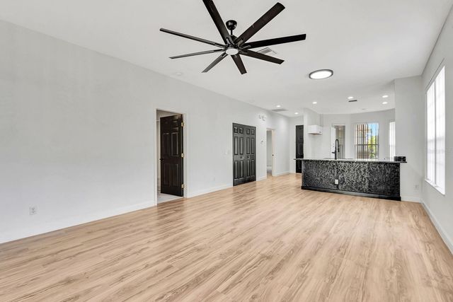 5035 LAKESCENE PLACE, Sarasota, FL 34243