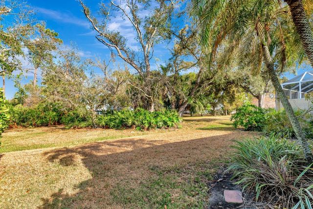 5035 LAKESCENE PLACE, Sarasota, FL 34243