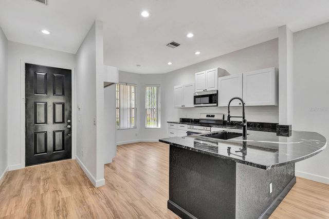 5035 LAKESCENE PLACE, Sarasota, FL 34243