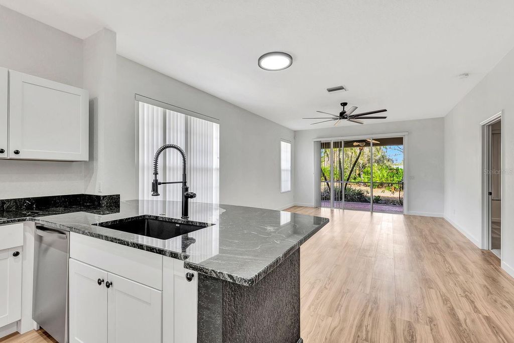 Image 11 of property listing at 5035 LAKESCENE PLACE, Sarasota, FL 34243