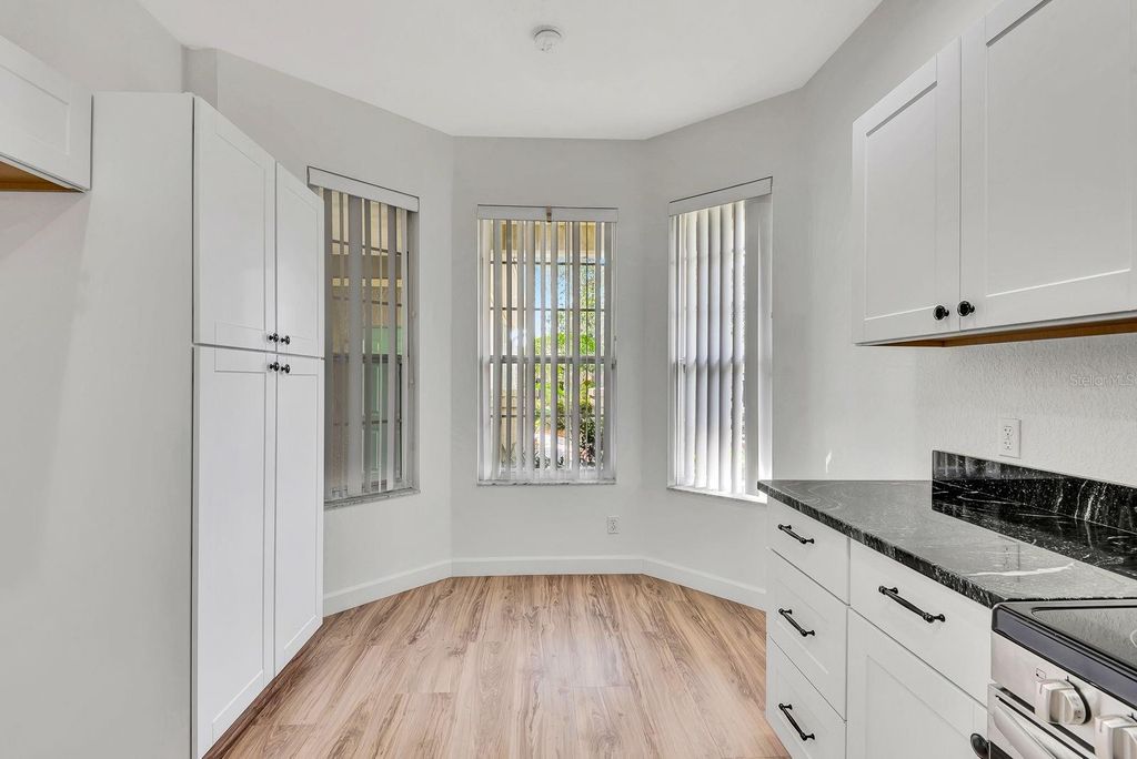 Image 14 of property listing at 5035 LAKESCENE PLACE, Sarasota, FL 34243