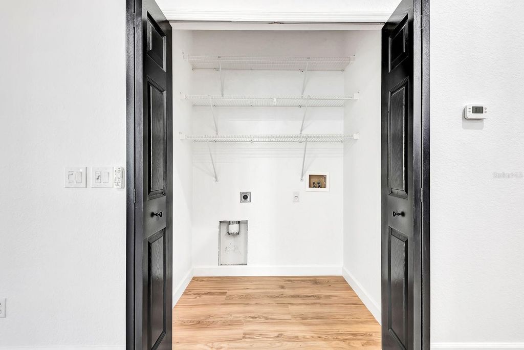 Image 21 of property listing at 5035 LAKESCENE PLACE, Sarasota, FL 34243