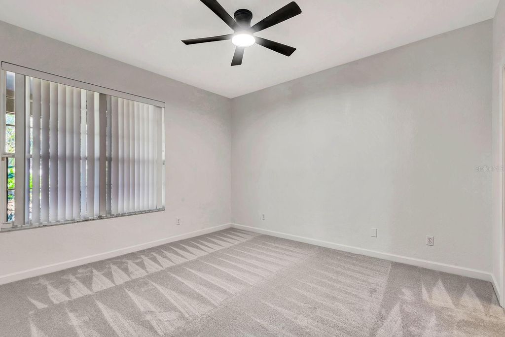 Image 24 of property listing at 5035 LAKESCENE PLACE, Sarasota, FL 34243