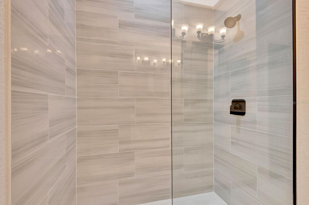 Image 30 of property listing at 5035 LAKESCENE PLACE, Sarasota, FL 34243