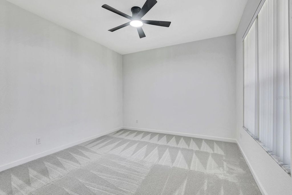 Image 31 of property listing at 5035 LAKESCENE PLACE, Sarasota, FL 34243