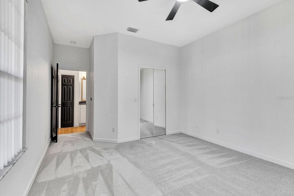 Image 33 of property listing at 5035 LAKESCENE PLACE, Sarasota, FL 34243