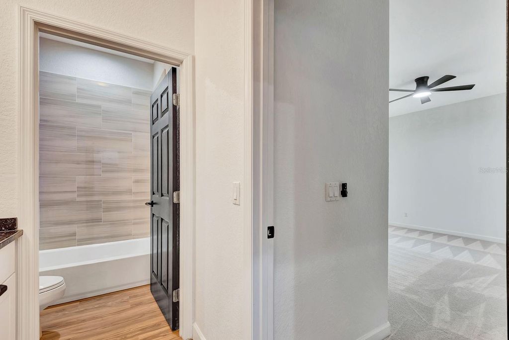 Image 35 of property listing at 5035 LAKESCENE PLACE, Sarasota, FL 34243