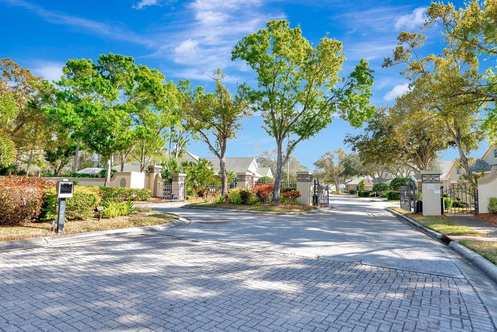 Image 46 of property listing at 5035 LAKESCENE PLACE, Sarasota, FL 34243