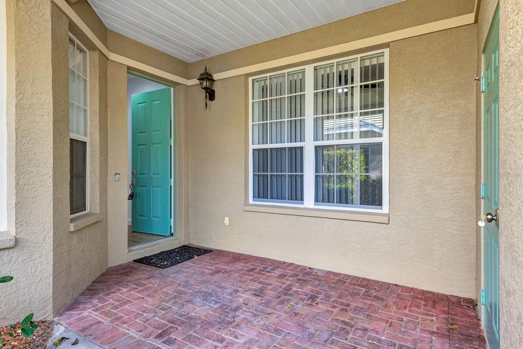 Image 6 of property listing at 5035 LAKESCENE PLACE, Sarasota, FL 34243