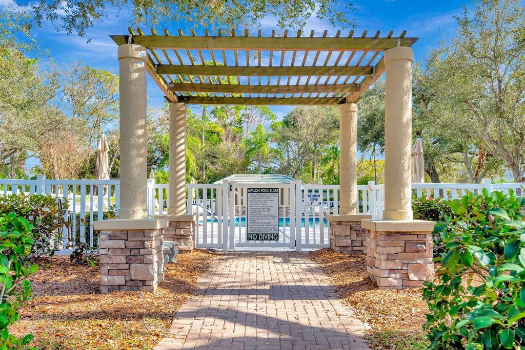 Image 51 of property listing at 5035 LAKESCENE PLACE, Sarasota, FL 34243