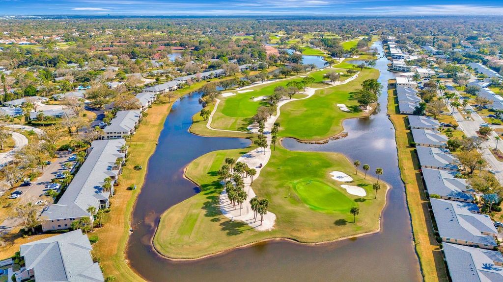 Image 54 of property listing at 5035 LAKESCENE PLACE, Sarasota, FL 34243