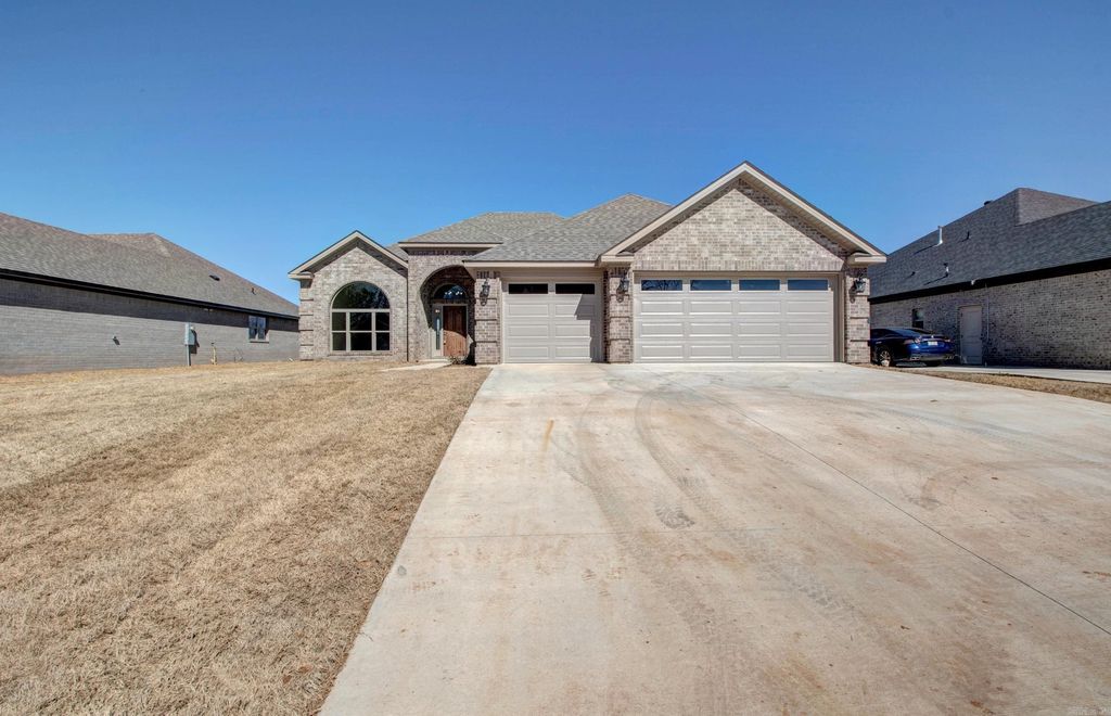 606 Corondelet Lane, Maumelle, AR 72113