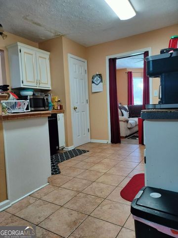 9439 Whaleys Lake Lane, Jonesboro, GA 30238