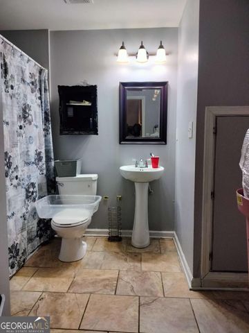 9439 Whaleys Lake Lane, Jonesboro, GA 30238