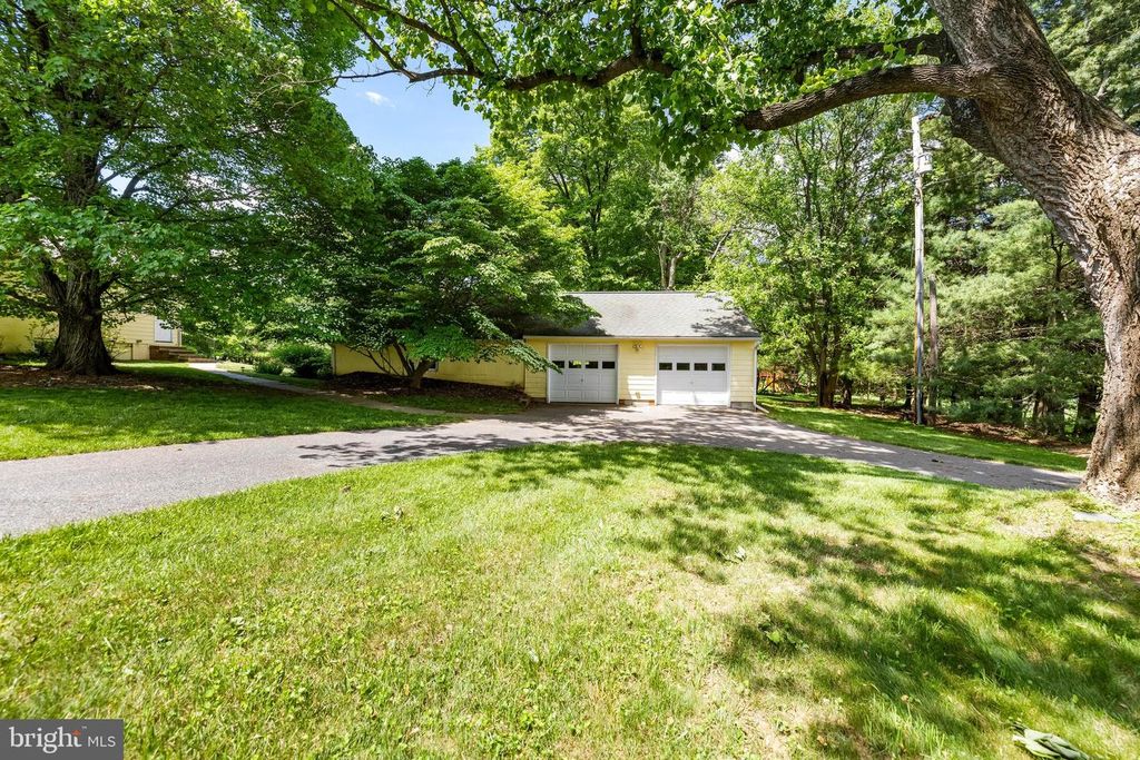Image 1 of property listing at 2020 RIDGE RD, Reisterstown, MD 21136