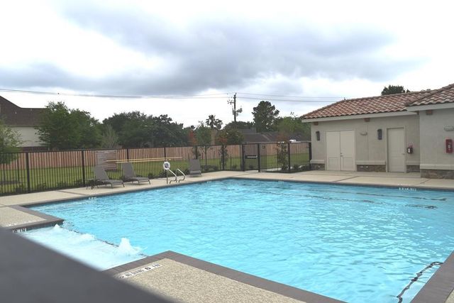 13117 Stoneleigh Terrace Drive, Houston, TX 77077
