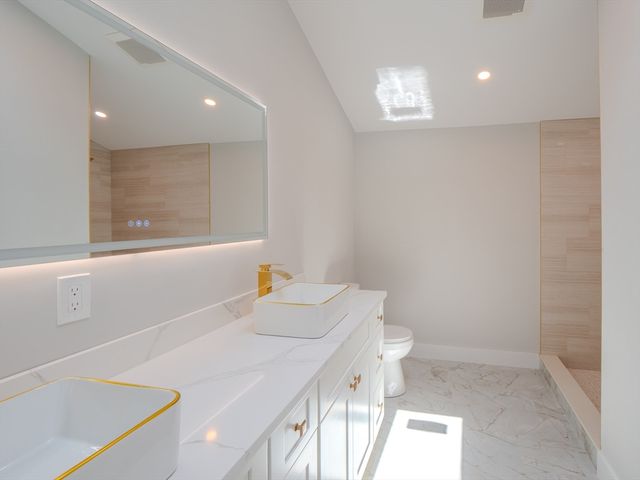 76 Center St. A, Plympton, MA 02367