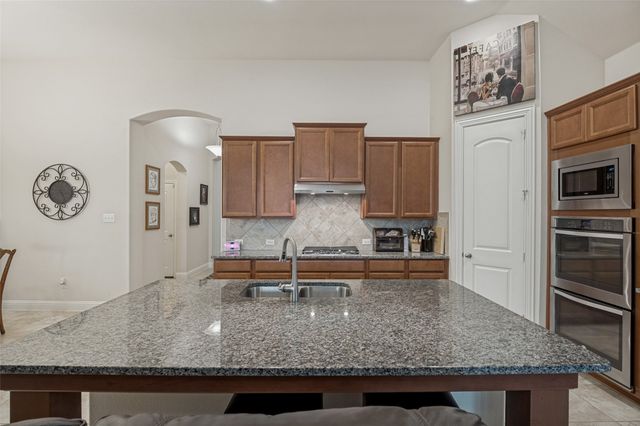 2810 Green Circle Drive, Mansfield, TX 76063