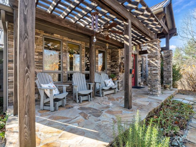 765 Higher Path, Saluda, NC 28773