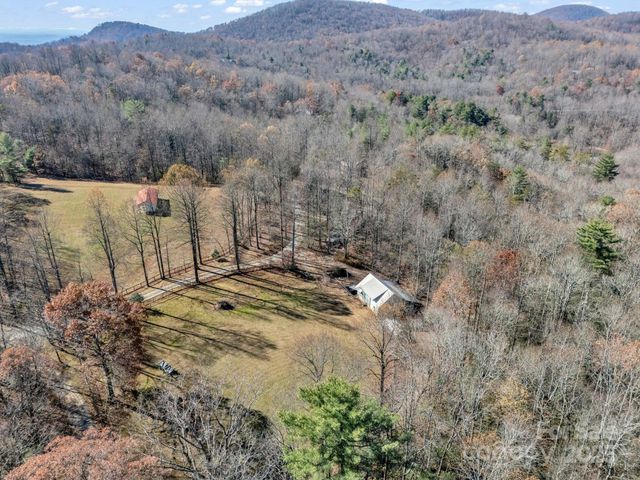 765 Higher Path, Saluda, NC 28773