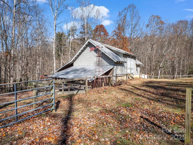 765 Higher Path, Saluda, NC 28773