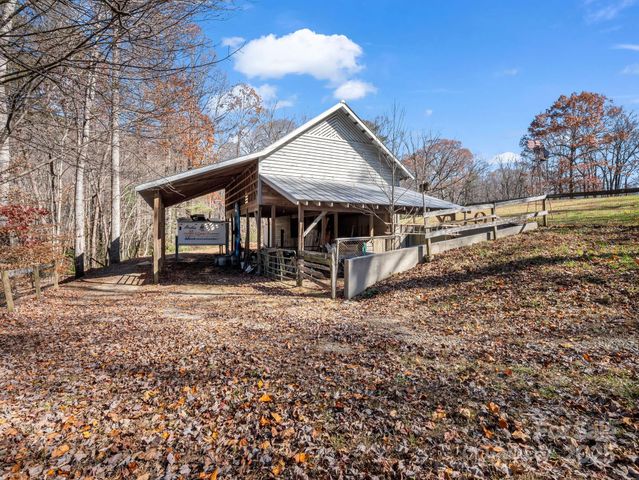 765 Higher Path, Saluda, NC 28773