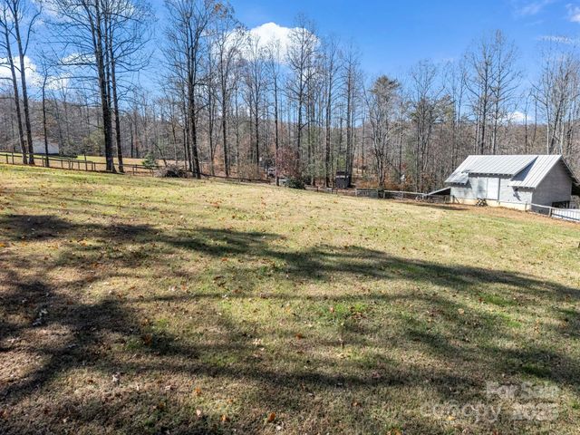765 Higher Path, Saluda, NC 28773