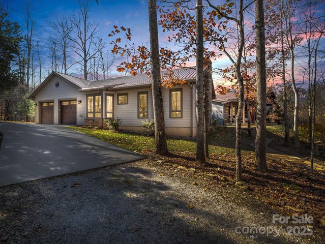 765 Higher Path, Saluda, NC 28773