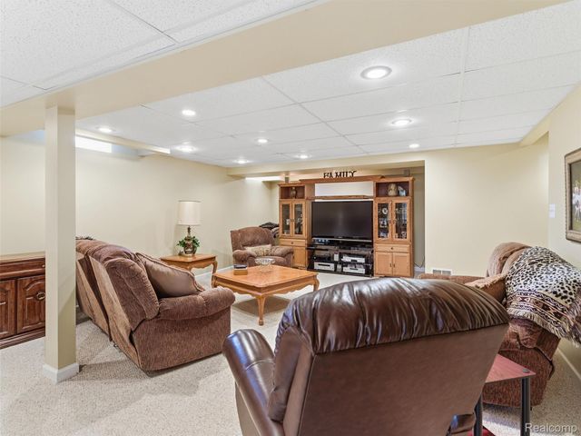 22564 Pigeon River Drive, Macomb Township, MI 48042