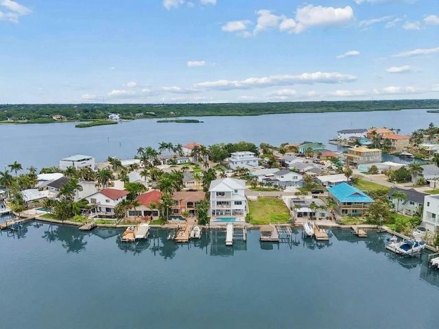 17715 WALL CIRCLE, Redington Shores, FL 33708