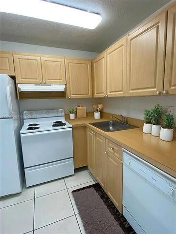 9350 Fontainebleau Boulevard 602, Miami, FL 33172
