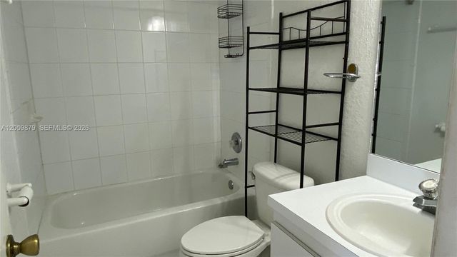 9350 Fontainebleau Boulevard 602, Miami, FL 33172