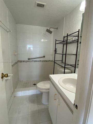 9350 Fontainebleau Boulevard 602, Miami, FL 33172