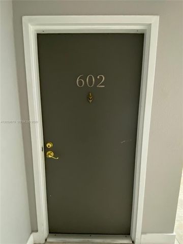 9350 Fontainebleau Boulevard 602, Miami, FL 33172