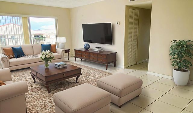 9350 Fontainebleau Boulevard 602, Miami, FL 33172