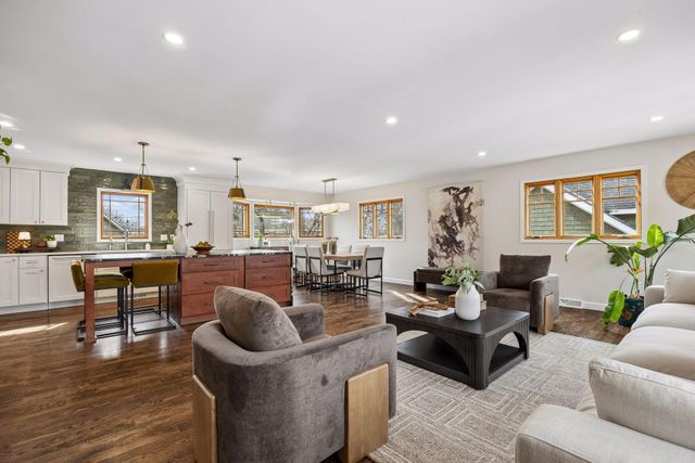 4011 Grimes Avenue S, Edina, MN 55416