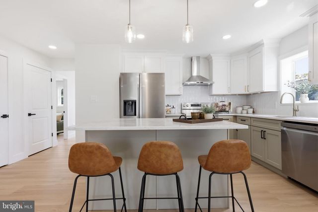 177 PINEWOOD DR, Levittown, PA 19054