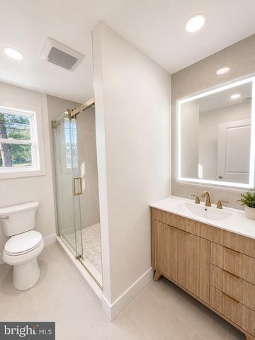 177 PINEWOOD DR, Levittown, PA 19054