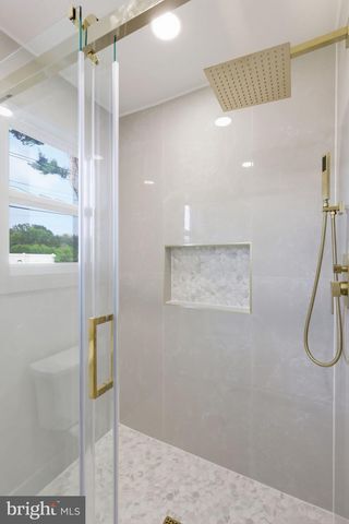 177 PINEWOOD DR, Levittown, PA 19054