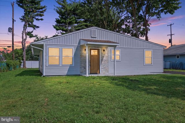 177 PINEWOOD DR, Levittown, PA 19054