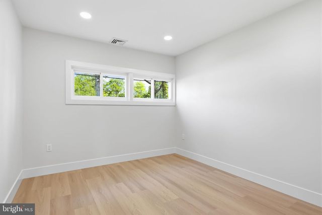 177 PINEWOOD DR, Levittown, PA 19054