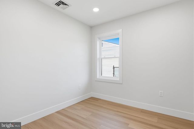 177 PINEWOOD DR, Levittown, PA 19054