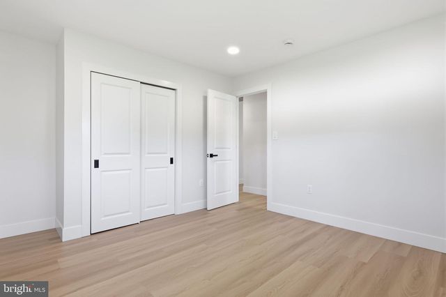 177 PINEWOOD DR, Levittown, PA 19054