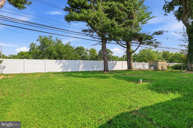 177 PINEWOOD DR, Levittown, PA 19054