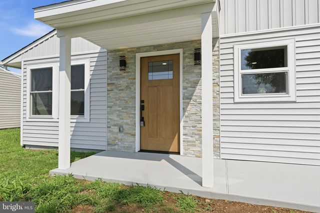 177 PINEWOOD DR, Levittown, PA 19054