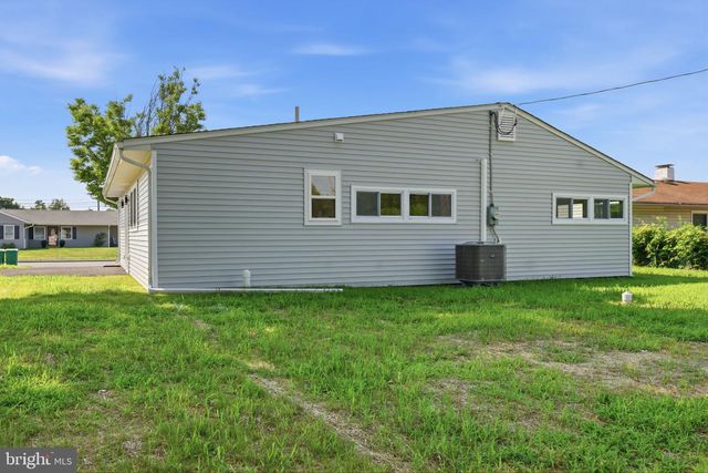 177 PINEWOOD DR, Levittown, PA 19054