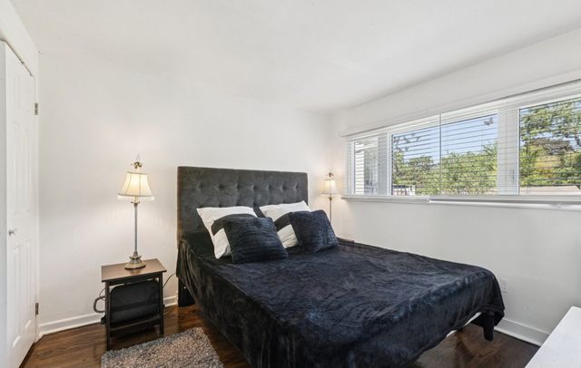 122 W HELEN Road, Palatine, IL 60067