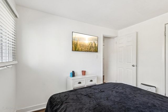 122 W HELEN Road, Palatine, IL 60067